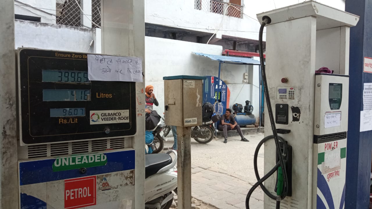 श्रीनगर पेट्रोल पंप दिनभर रहा ठप