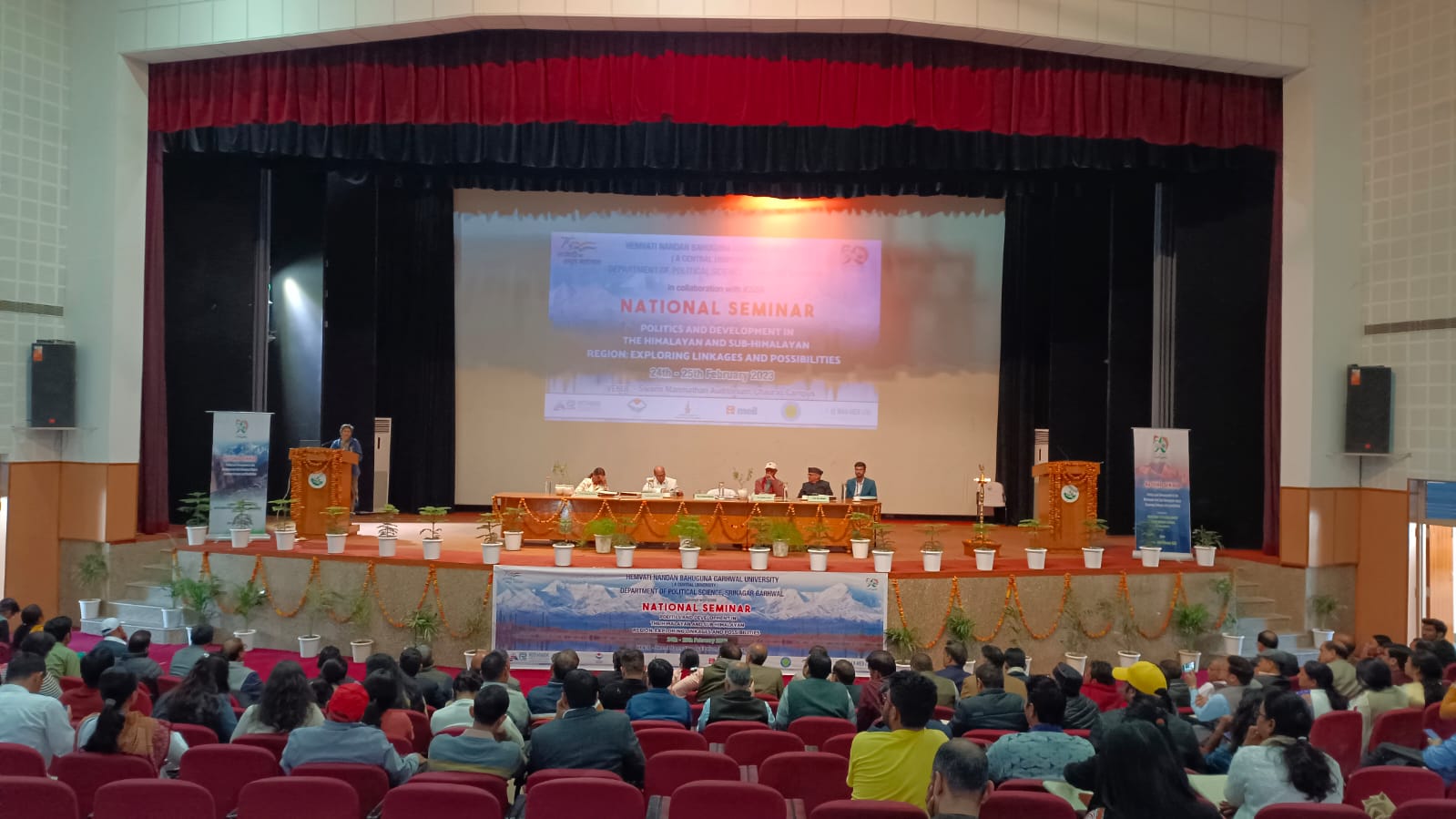 राजनीति विज्ञान विभाग के ओर से हिमालय और उप हिमालय क्षेत्रों में विकास और राजनीति : संबंधों और संभावनाओं की खोज विषय पर दो दिवसीय राष्ट्रीय सेमिनार का शुभारंभ