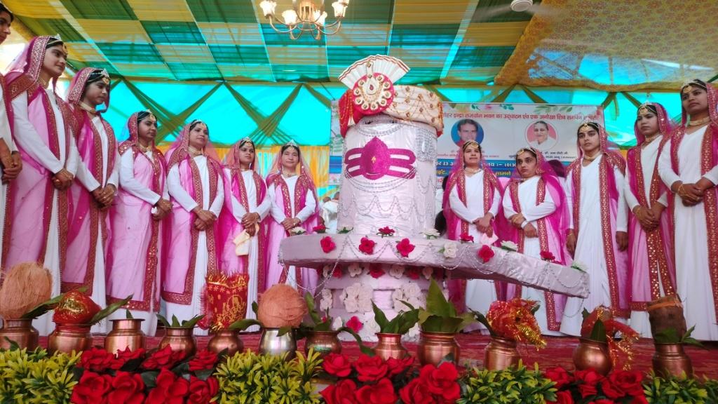 श्रीनगर गढ़वाल में अनोखा शिव समर्पण समारोह, 15 बहनों ने भगवान शिव से की शादी, परिजन समेत हजारों की संख्या में रहे लोग मौजूद