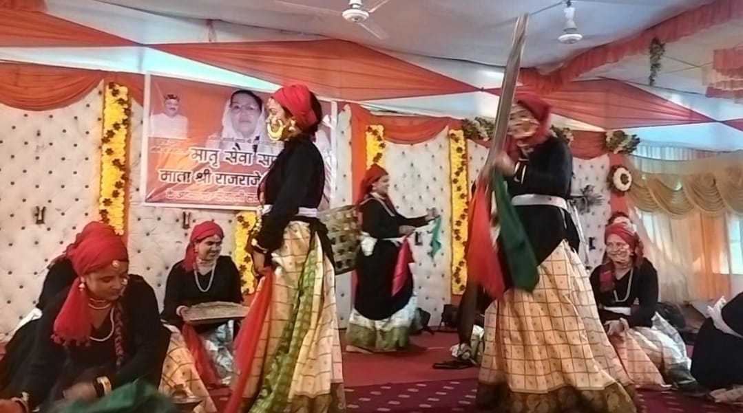 महिलाओं ने दी झूमेलों की शानदार प्रस्तुति, श्रीनगर गढ़वाल में झूमेलों प्रतियोगिता का आयोजन